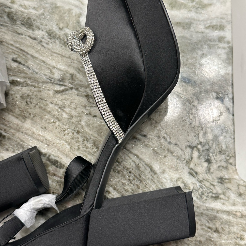 Elegant Black Women's Shoes with Rhinestone Bow Detail - Picture 6 of 7